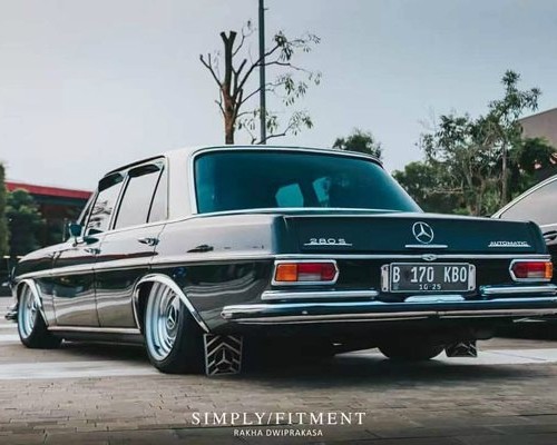 Mercedes Benz W108 slammedenuff ‘The beauty of old cars’