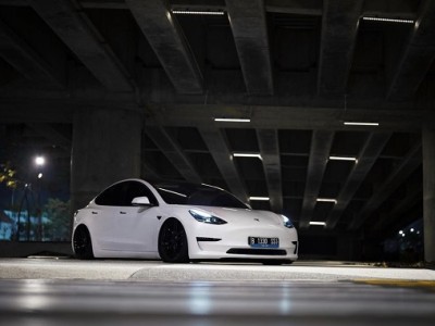 Tesla model 3 slammedenuff Extremely low profile