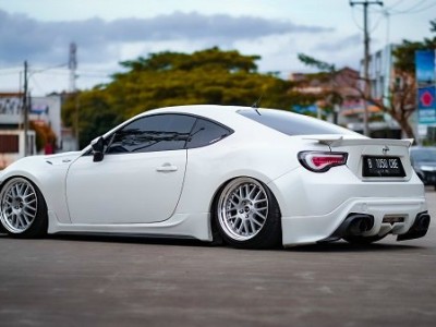 Toyota 86 slammedenuff Close to the ground charm