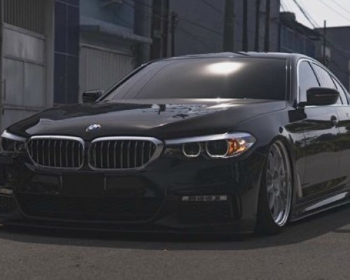 Different modified styles of BMW 5 Series G30 slammedenuff