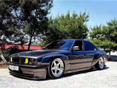 Created with heart, the BMW E34 slammedenuff is pretty and charming