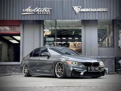 Grey BMW 3-series F30 slammedenuff moving low profile28