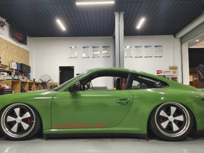 Chinese Porsche 911 slammedenuff flies low