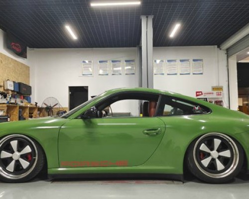 Chinese Porsche 911 slammedenuff flies low