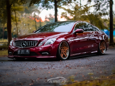 Zhizhizhimei Mercedes-Benz W207 slammedenuff modification case