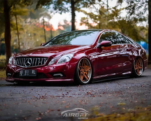 Zhizhizhimei Mercedes-Benz W207 slammedenuff modification case