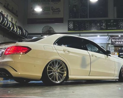 Indonesian Mercedes-Benz W212 slammedenuff luxury fashion