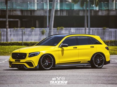 Overseas Mercedes-Benz CLC slammedenuff with different modified styles