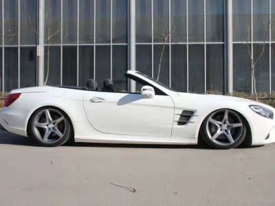 Personality Trot Mercedes-Benz SLK slammedenuff is pretty and charming