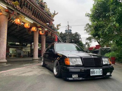 Rare breed of old Mercedes-Benz E-class touring slammedenuff new look