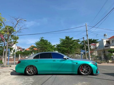 Green Mercedes W213 slammedenuff noble and elegant