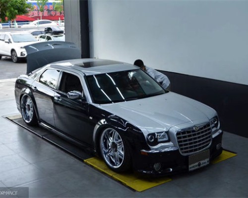 Chrysler300C slammedenuff in Tianjin, China