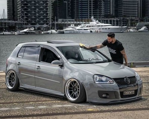 Classic taste Volkswagen Golf MK5 slammedenuff Love slowly