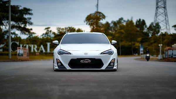 Toyota 86 slammedenuff Close to the ground charm