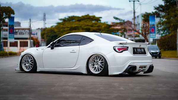 Toyota 86 slammedenuff Close to the ground charm