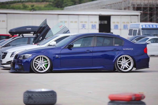 Overseas BMW E90 slammedenuff is beautiful and charming