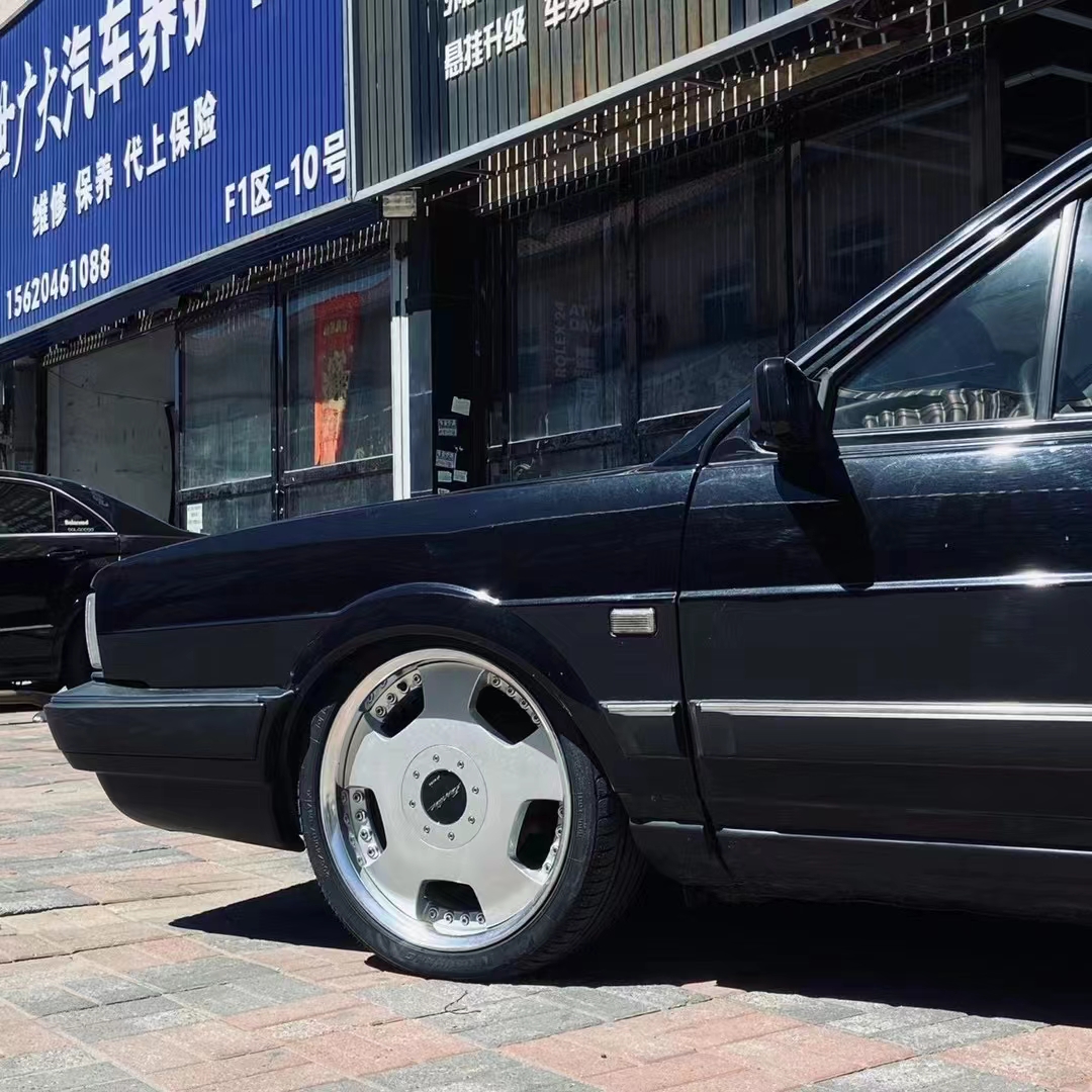 Elevating Style: The Santana Slammedenuff